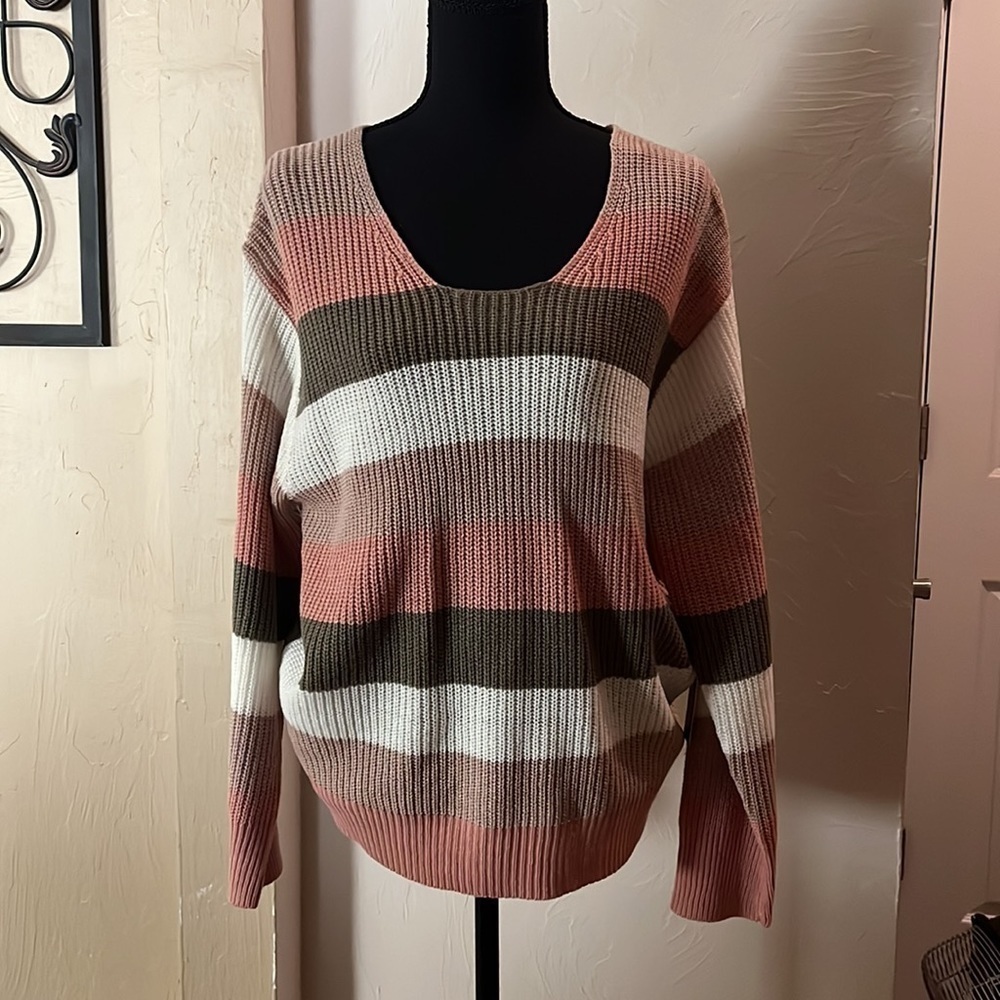 NWT Love at First Find Sweater with Knot Back Size XL